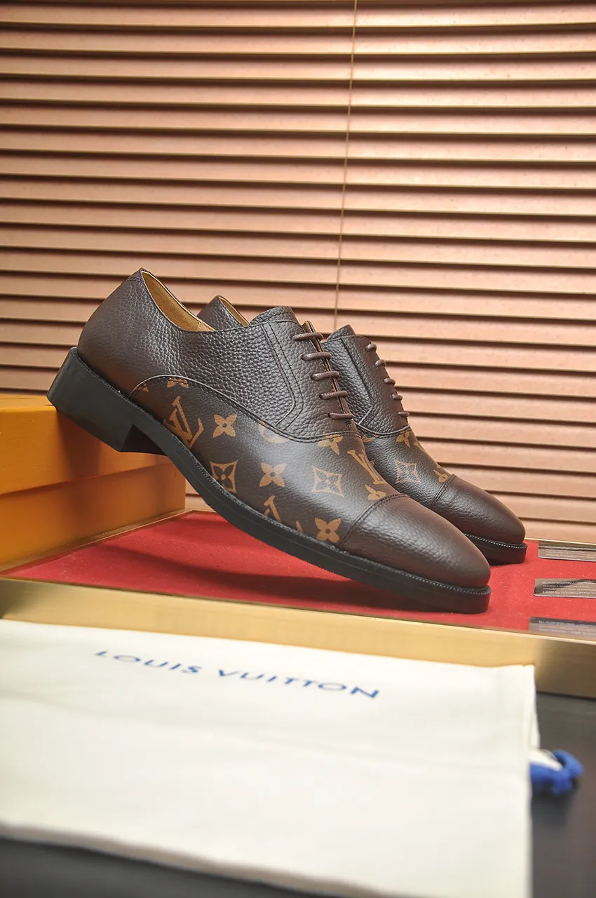 Men's men's shoes 💰500💶 [LV] (original single cowhide lining) 🍀LV's latest genuine leather business suit shoes are launched simultaneously on the official website. The first-layer cowhide imported from Italy is made of heavy gold, 💥official website 1:1 rubber outsole. Versatile to wear, high-end without losing class, and the color combination is extraordinary. This four-season style is alluring when worn on your feet, showing off your big-name flair. Standard code 38-45 (45 customized)